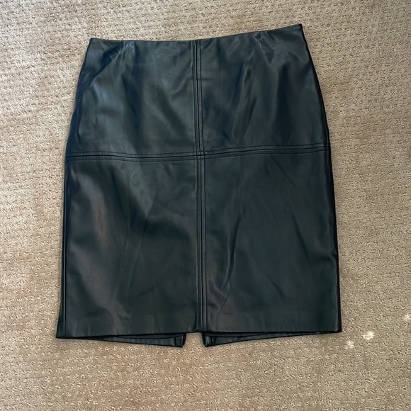 Faux leather pencil skirt! - Picture 6 of 8